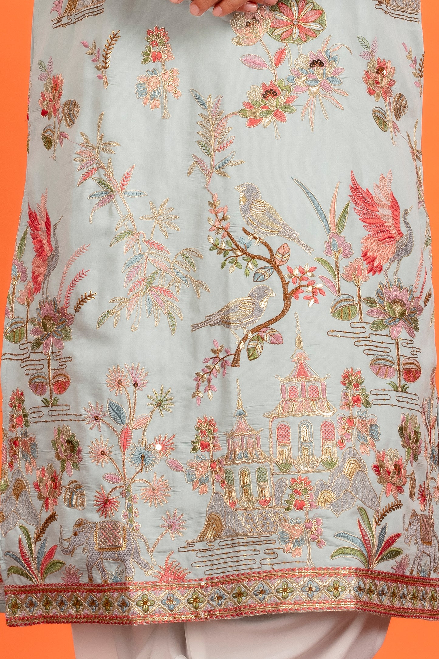 Nivaan – Embroidered Heritage Scene Kurta with Patiala